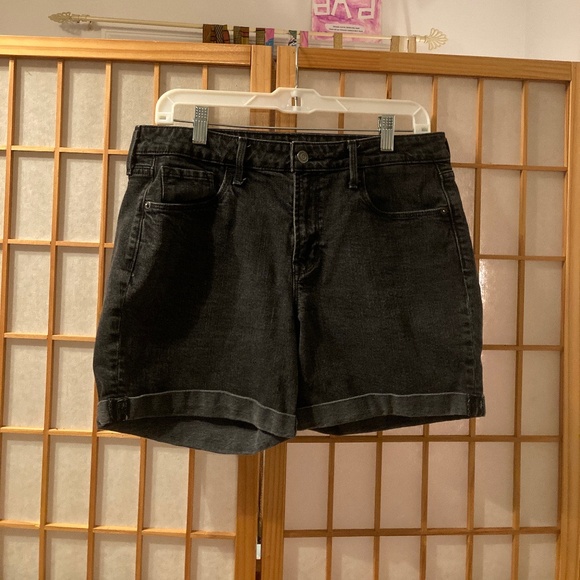 Old Navy Pants - EUC Old Navy 12 Black Jean Shorts rolled cuffs